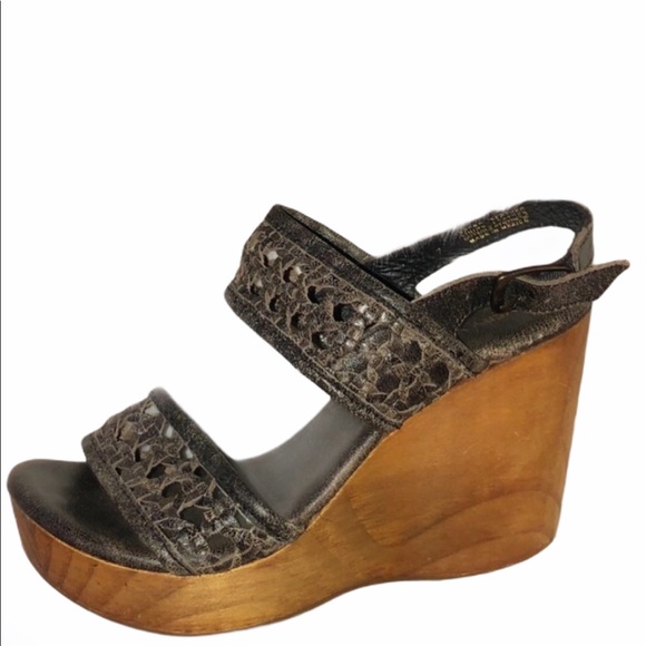 Very Volatile Shoes - Very Volatile Leather Wood Resort Vacation Wedges